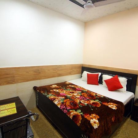 Hotel Amron45 Chandīgarh Екстериор снимка