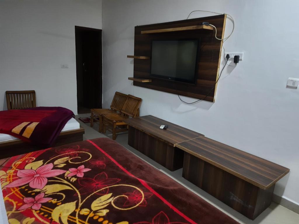 Hotel Amron45 Chandīgarh Екстериор снимка
