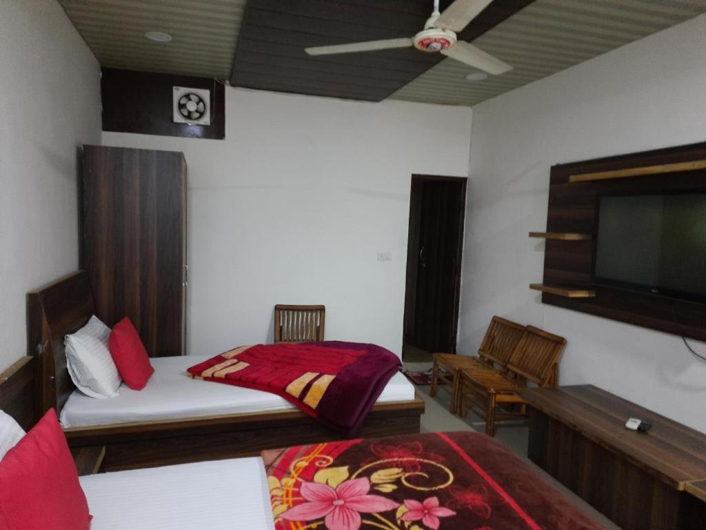Hotel Amron45 Chandīgarh Екстериор снимка