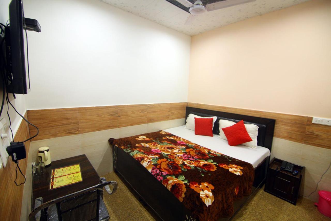 Hotel Amron45 Chandīgarh Екстериор снимка