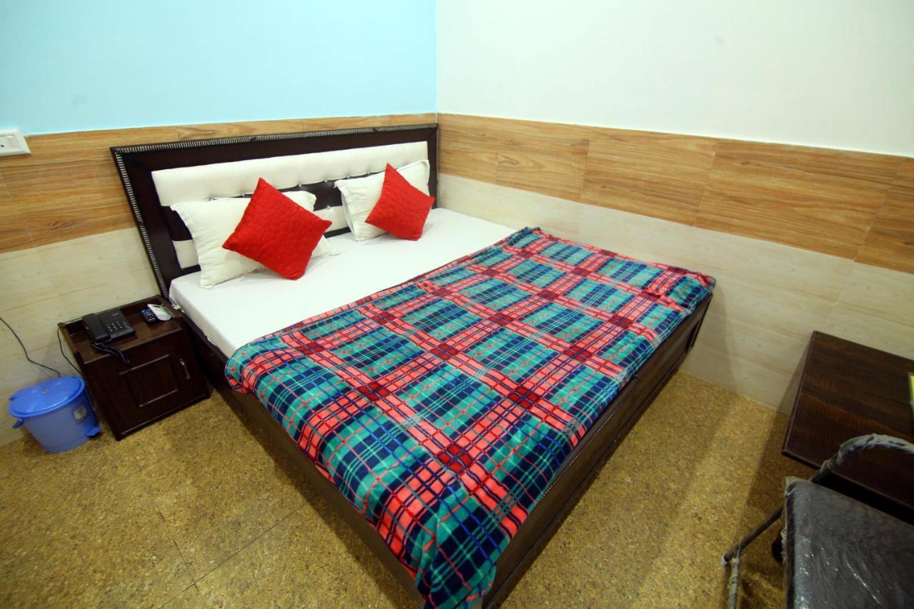 Hotel Amron45 Chandīgarh Екстериор снимка