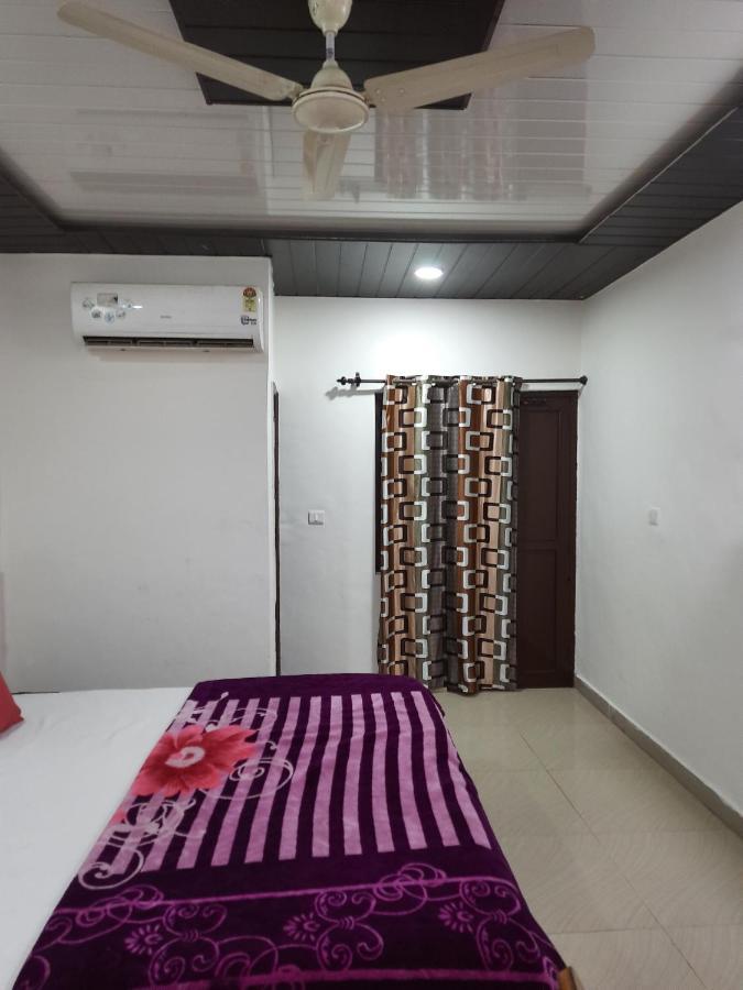 Hotel Amron45 Chandīgarh Екстериор снимка