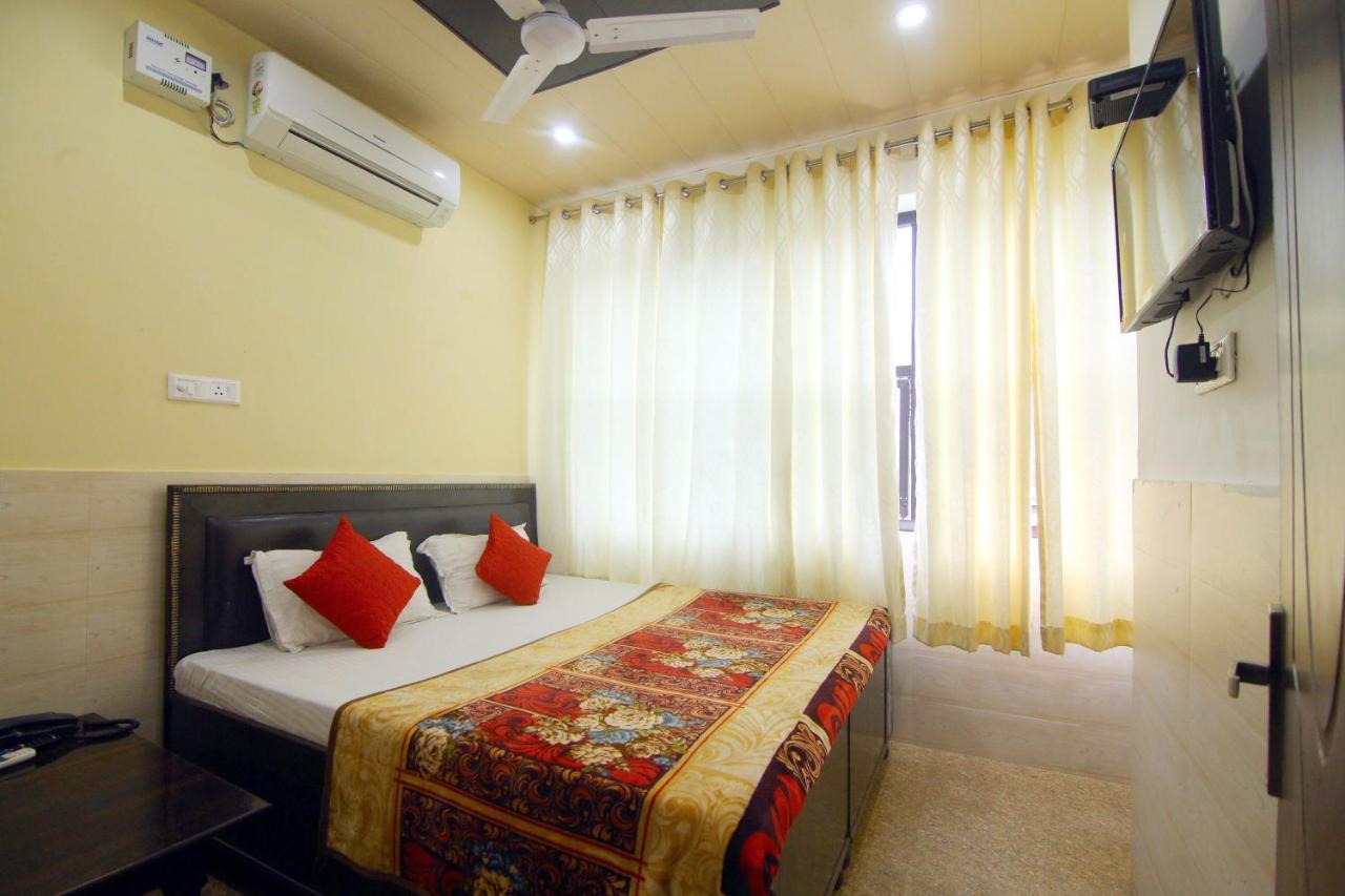 Hotel Amron45 Chandīgarh Екстериор снимка