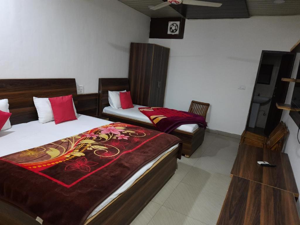 Hotel Amron45 Chandīgarh Екстериор снимка