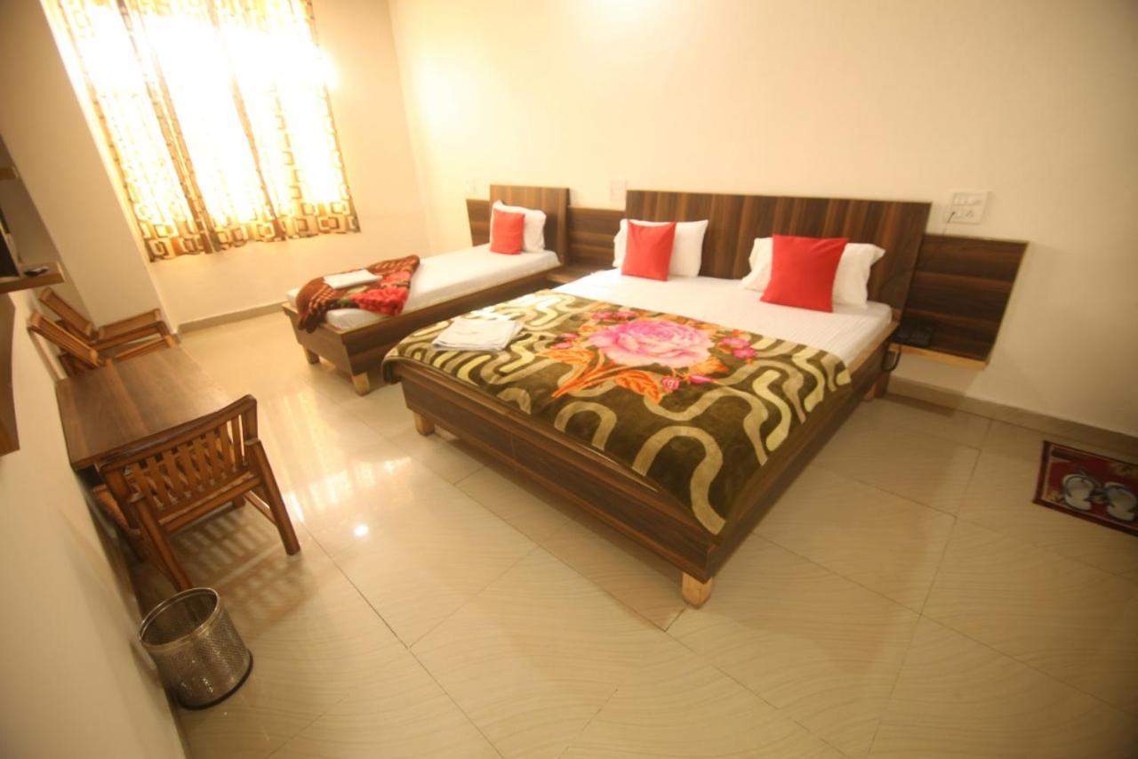 Hotel Amron45 Chandīgarh Екстериор снимка