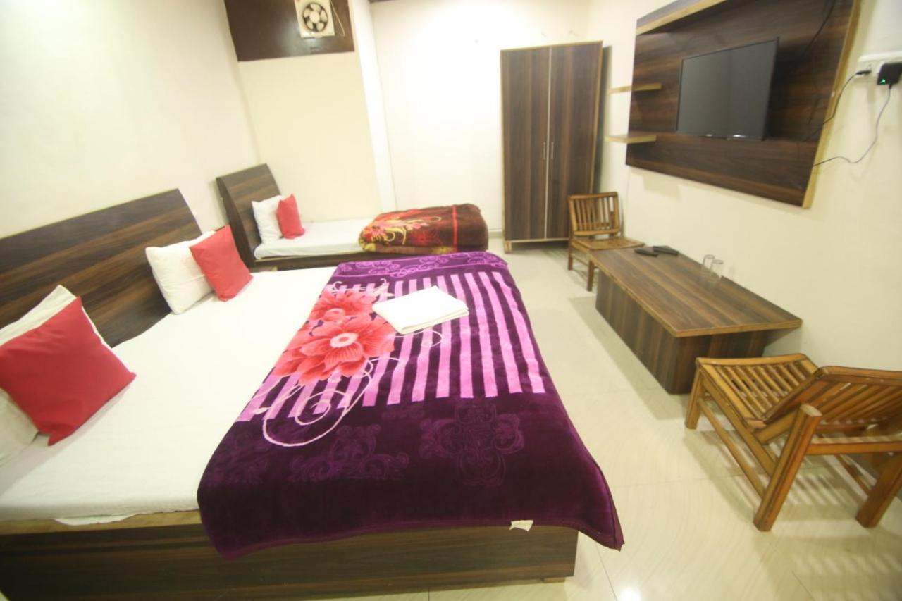 Hotel Amron45 Chandīgarh Екстериор снимка