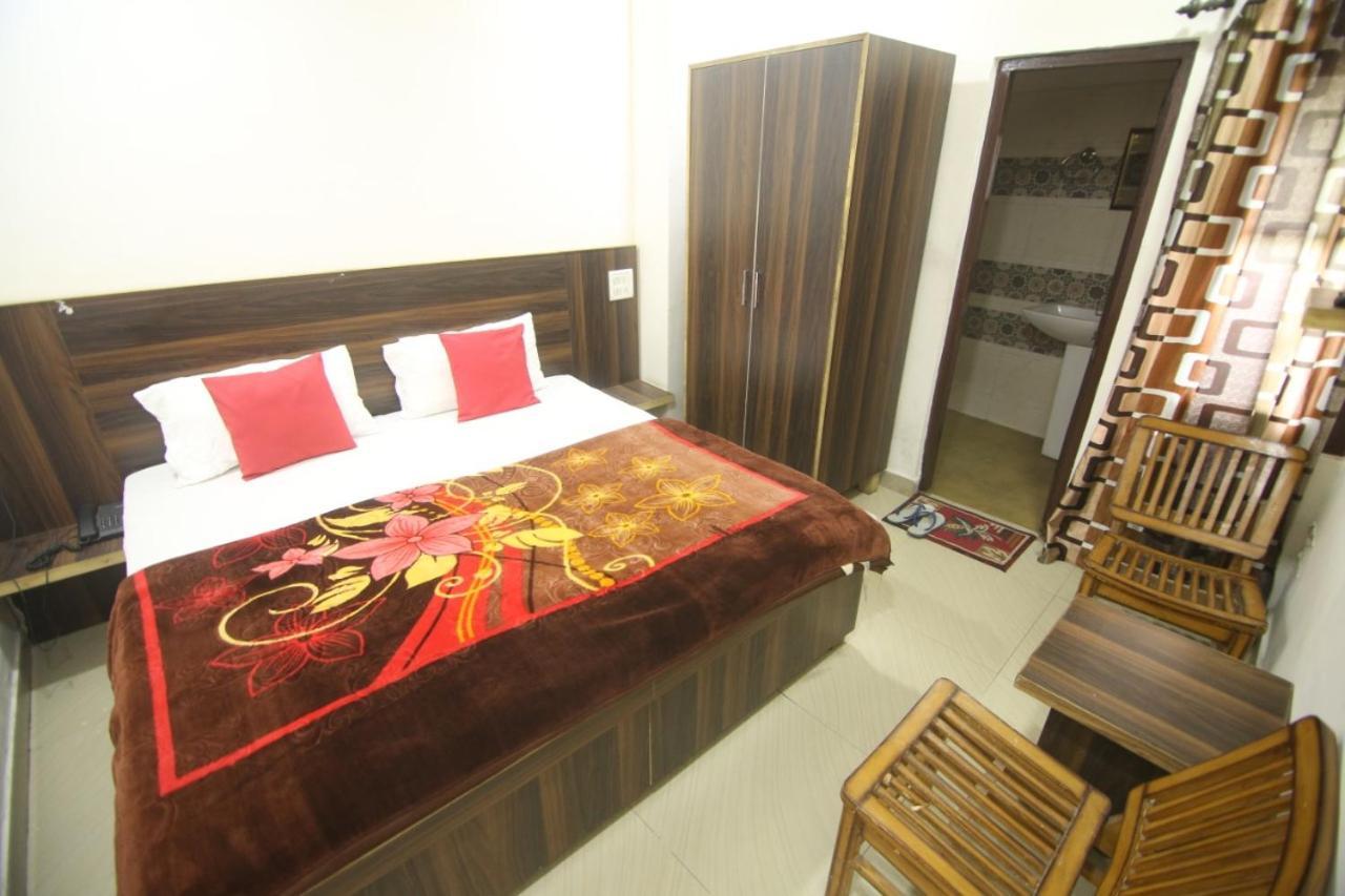 Hotel Amron45 Chandīgarh Екстериор снимка