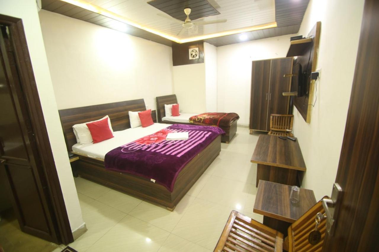 Hotel Amron45 Chandīgarh Екстериор снимка