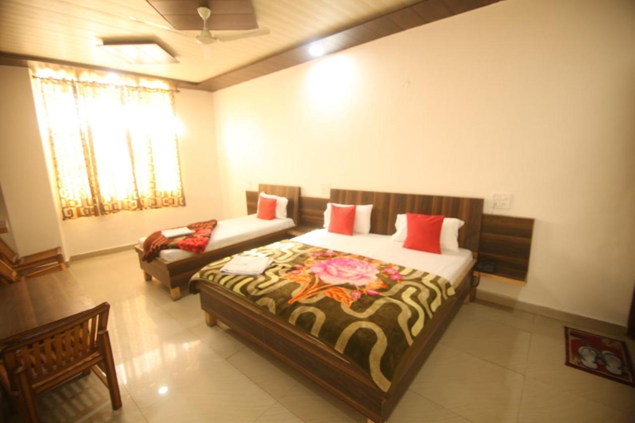 Hotel Amron45 Chandīgarh Екстериор снимка