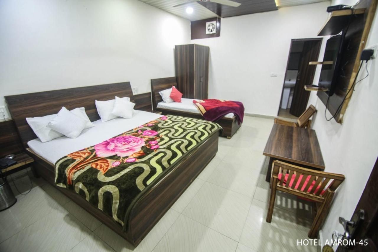 Hotel Amron45 Chandīgarh Екстериор снимка