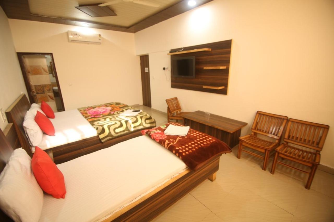 Hotel Amron45 Chandīgarh Екстериор снимка