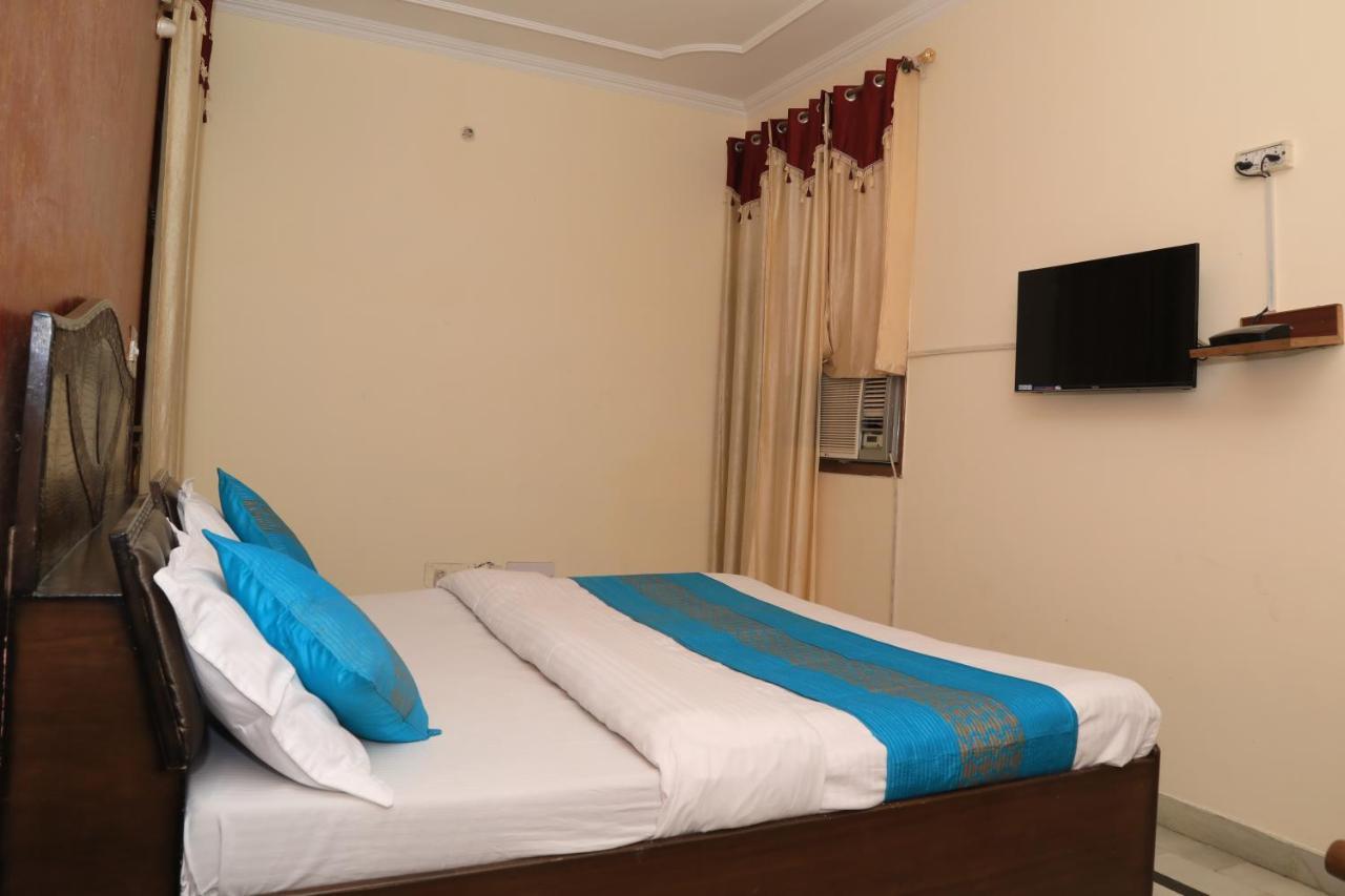 Hotel Amron45 Chandīgarh Екстериор снимка